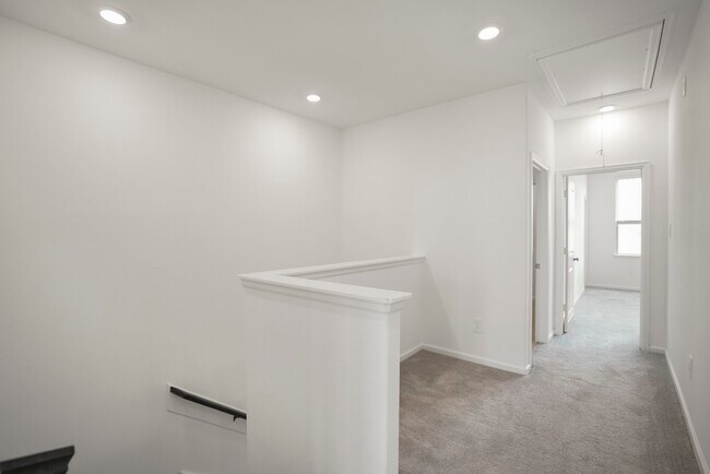 Building Photo - 613 Royal Arch Dr