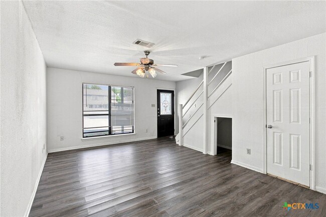 Foto del edificio - 3410 Victoria Cir