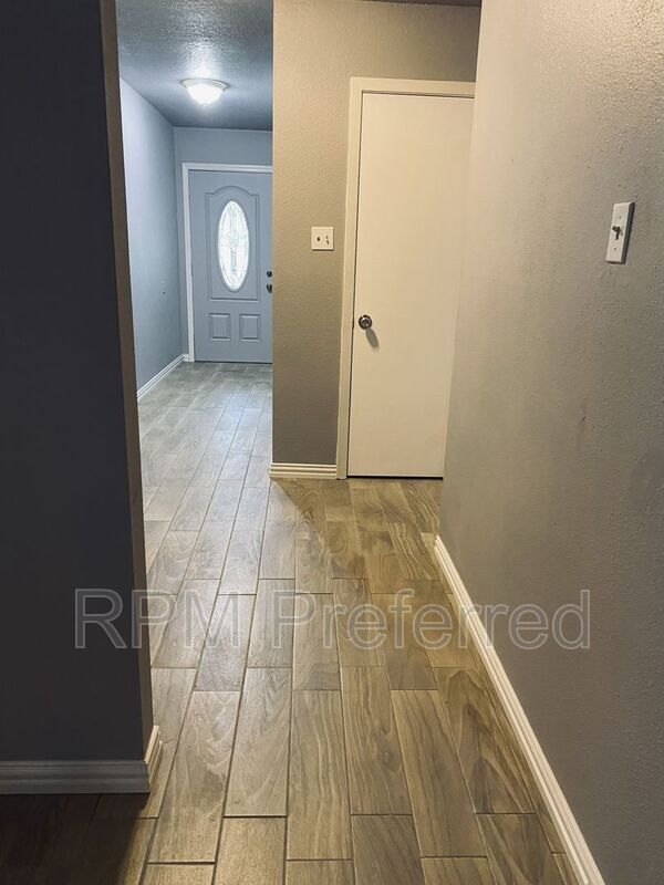 Foto del edificio - 11910 Hunkler Dr