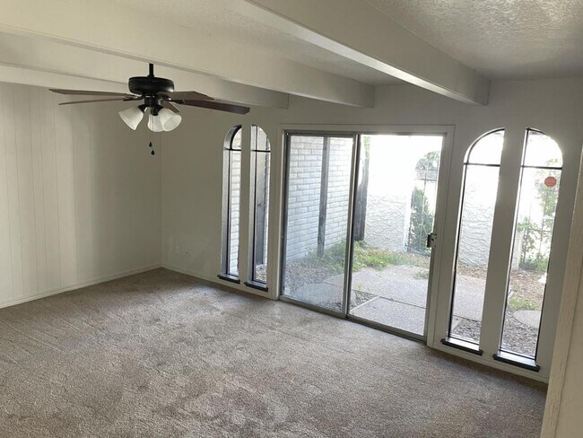 Foto del edificio - 6114 S Lakewood Ave