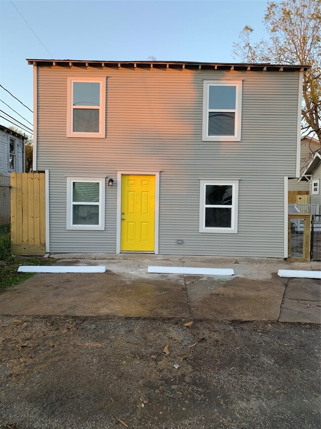 Building Photo - 4601 1/2 Hain