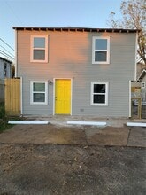 Building Photo - 4601 1/2 Hain