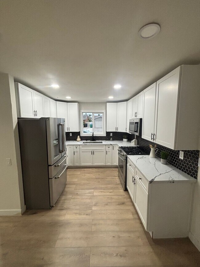 Foto del edificio - Remodeled 3 bedroom with PAID solar