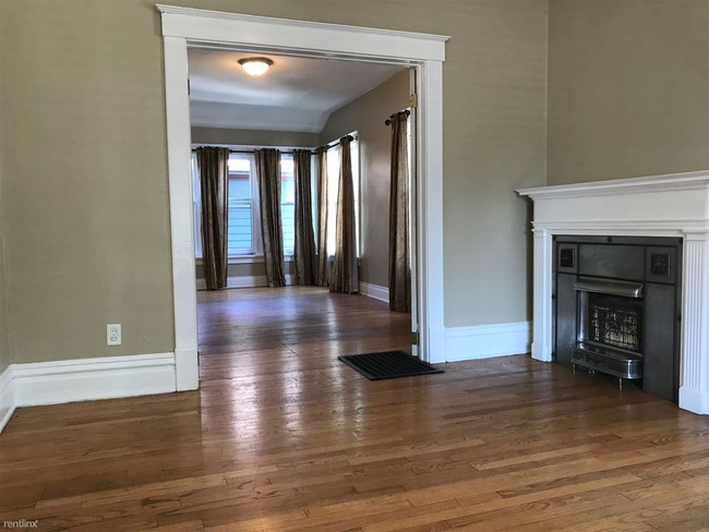 Building Photo - 4 br, 2 bath  - 1314 Oak St 1314 Oak St. #1