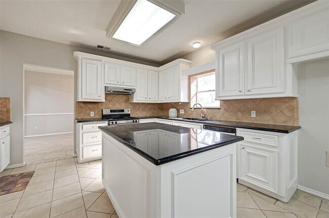 Building Photo - 4611 Trevor Hill Dr