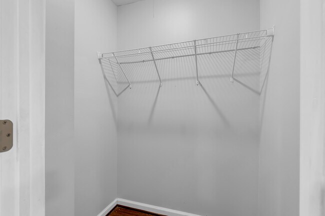 Building Photo - 2103 Chelsea Terrace