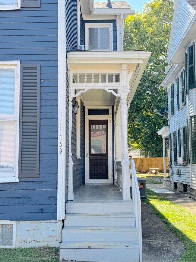 Foto del edificio - 3 Bedroom Home in Downtown Hamilton