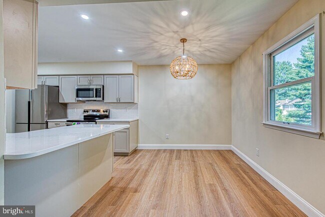 Foto del edificio - 104 Meadow Ct