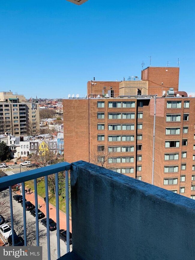 Building Photo - 730 24th St NW