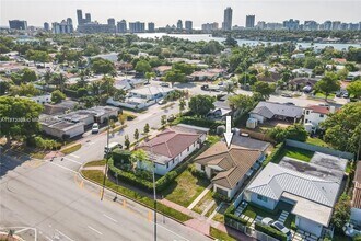 Building Photo - 1510 Normandy Dr