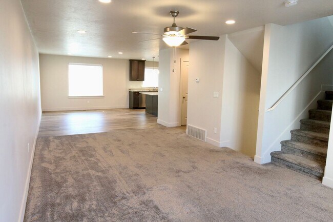 Foto del edificio - Lovely townhome for rent in Provo