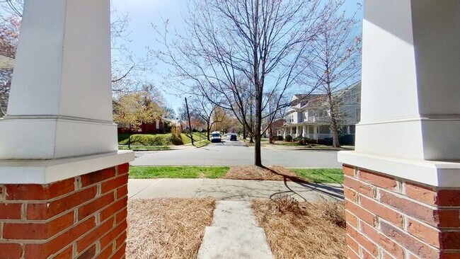 Building Photo - 1628 Lela Avenue