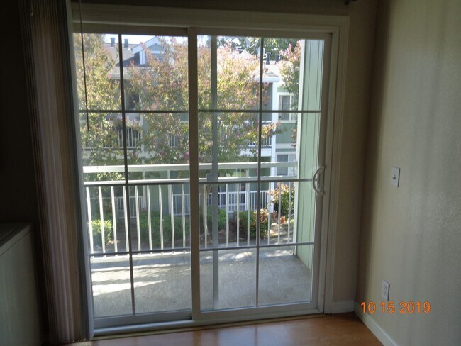 Foto del edificio - 2 Bedroom, 1 Bath Apartment in Gated Community Available Now!