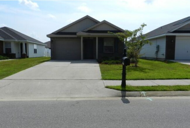 Building Photo - 5800 Pescara Dr