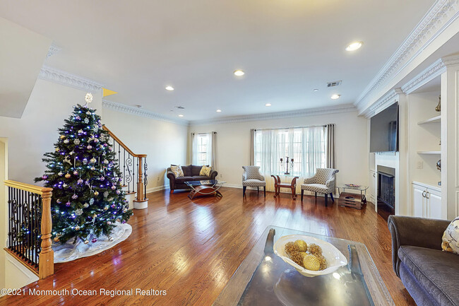 Building Photo - 3 White Oak Ln