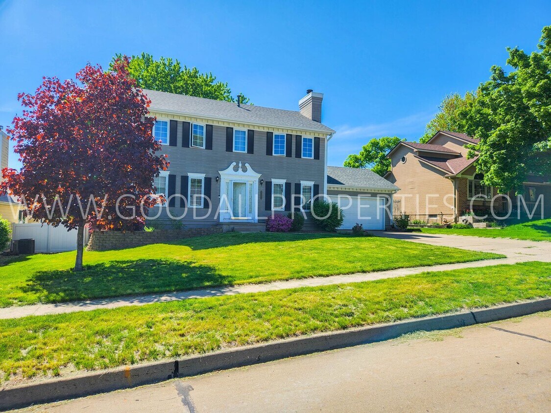 Primary Photo - 4 Bedroom 2 car garage home in Clive