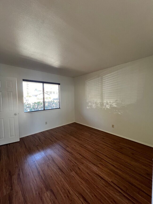 Foto del edificio - First time rental - clean and ready for im...