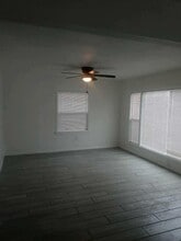 Building Photo - 1146 E 105th St