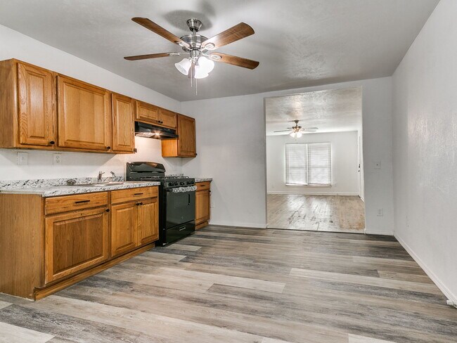 Building Photo - 1121 Bellevidere Dr