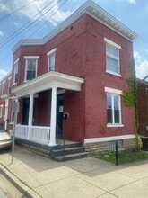 Building Photo - 218 E 9th St