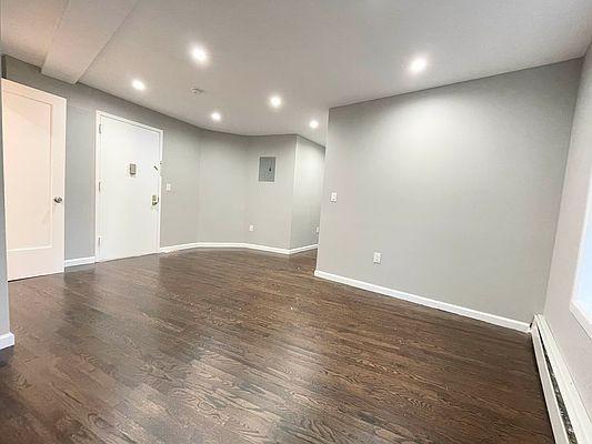 Foto del edificio - 2 bedroom in BRONX NY 10456