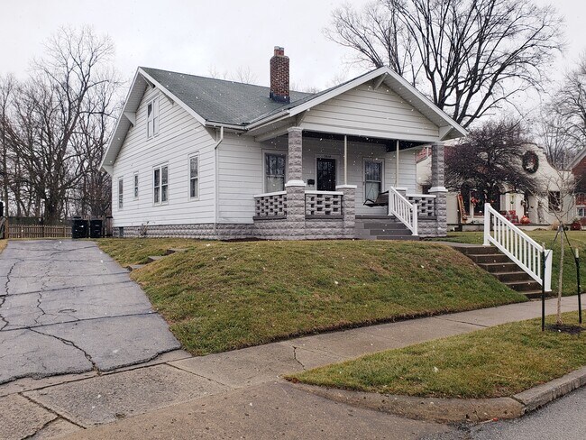 Building Photo - 1028 Highland Ave