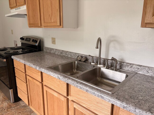 Building Photo - 2812 Larwill Ct