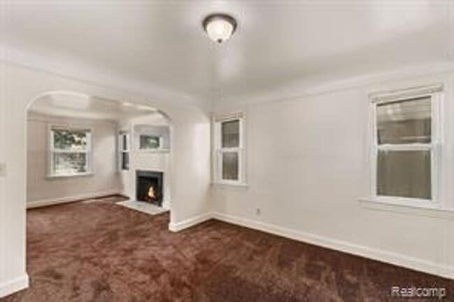 Building Photo - Welcome to this charming 3-BR, 1-BA house ...