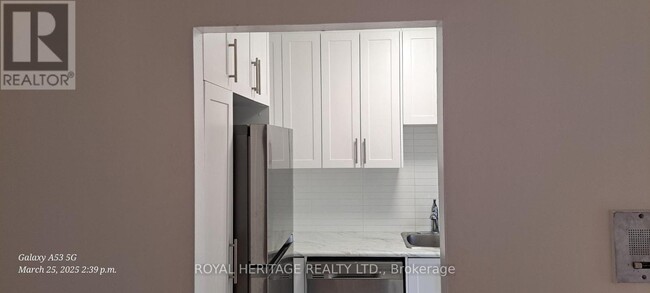 Photo du bâtiment - 945-945 Simcoe St N
