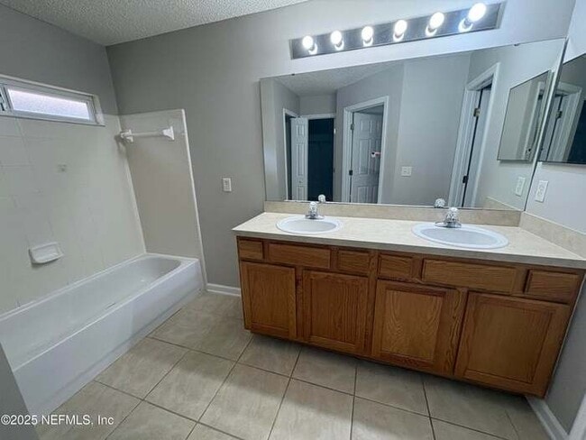 Foto del edificio - 2821 Cross Creek Dr