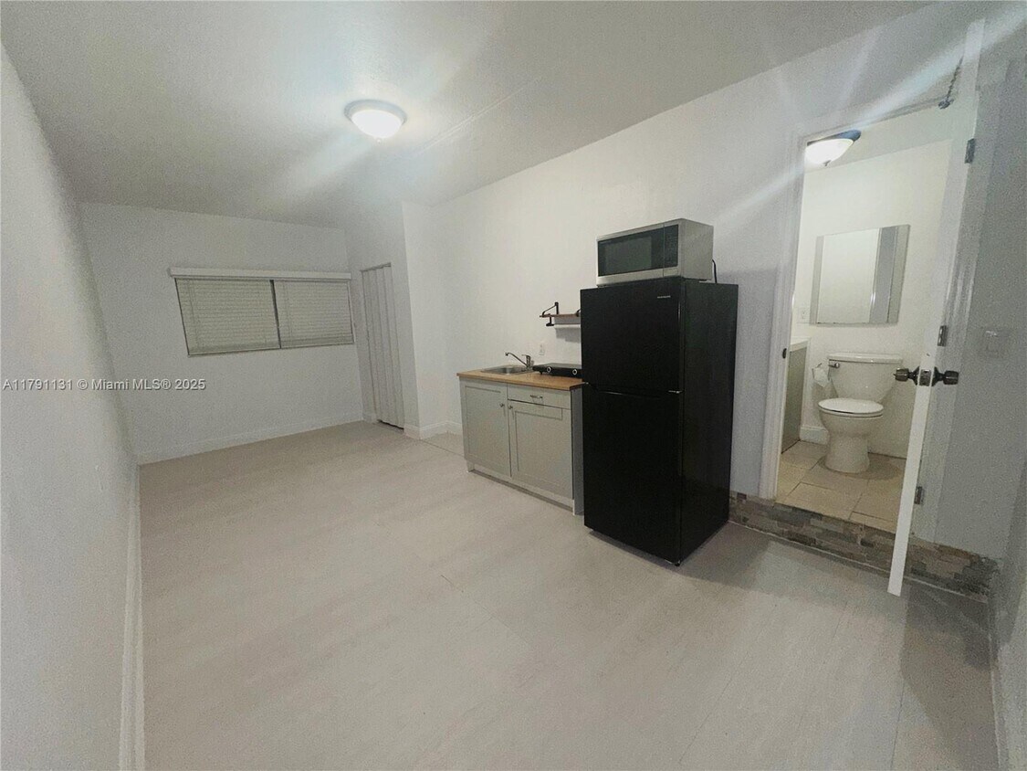 Foto del edificio - 9400 NW 13th St