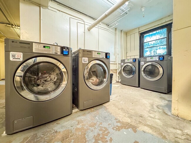 Building Photo - 313 Summit Ave