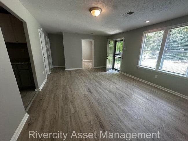Foto del edificio - Your Perfect Home: Renovated 3 Bed, 2 Bath! Section 8 Friendly!! Westwood Area!!
