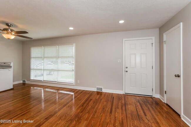 Building Photo - 5505 W Pages Ln