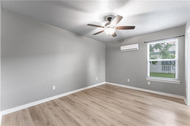 Building Photo - 109 2nd Ave SW