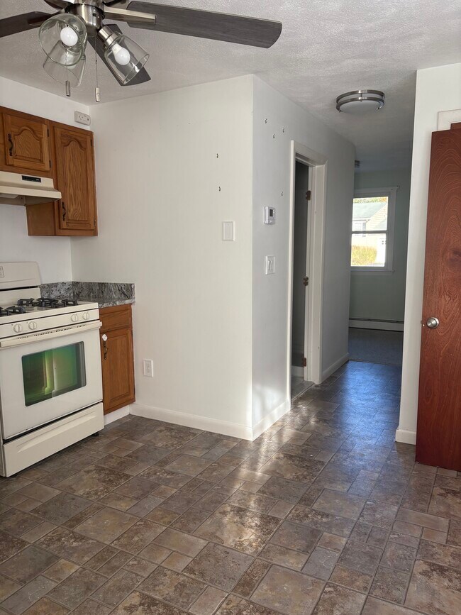 estufa de gas con campana - 183 Walnut Hill Rd