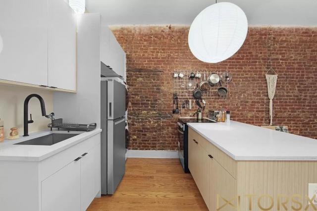 Foto del edificio - 3 bedroom in BROOKLYN NY 11206