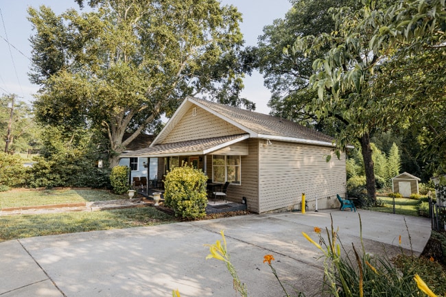 Photo - 209 Mill St House
