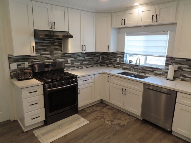 Foto del edificio - Coming Soon!  4 Bedroom Home in Fletcher H...