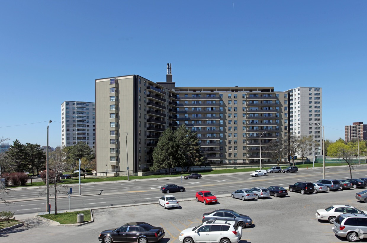 Building Photo - Royal Hill