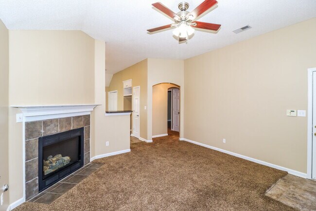 Foto del edificio - 2768 Maggie Woods Ln