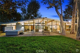 Building Photo - 6225 Frondosa Dr