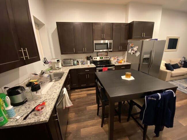 Kitchen - 628 N Lime St