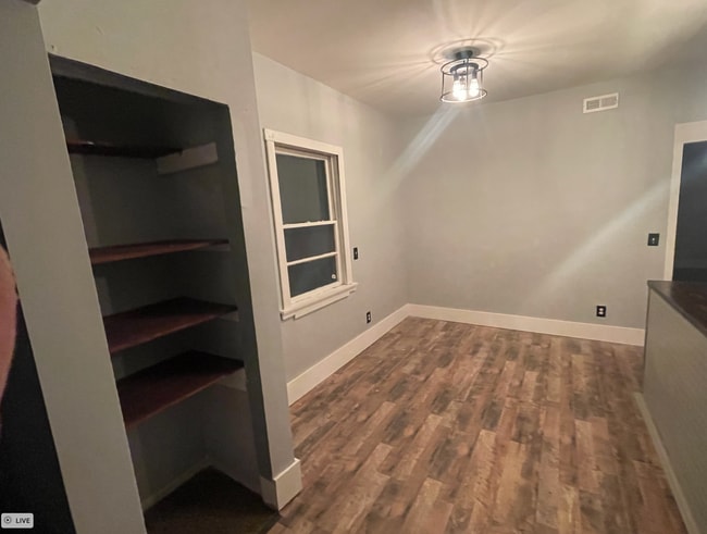 Building Photo - Charming 1930s 1-Bedroom House in Historic...