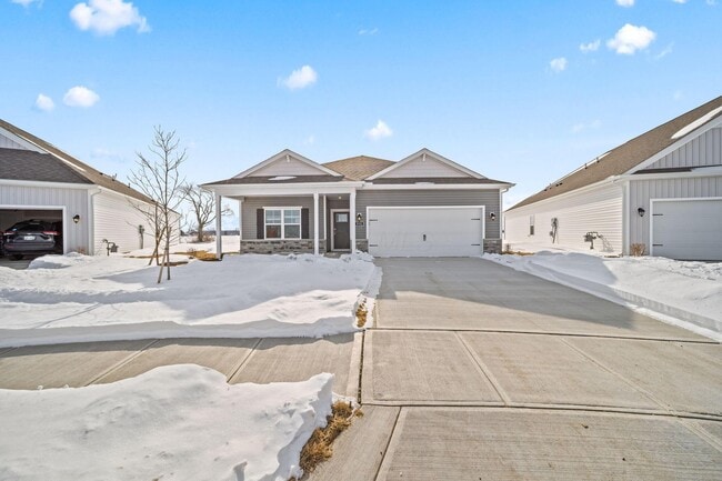 Building Photo - 511 Darliene Dr