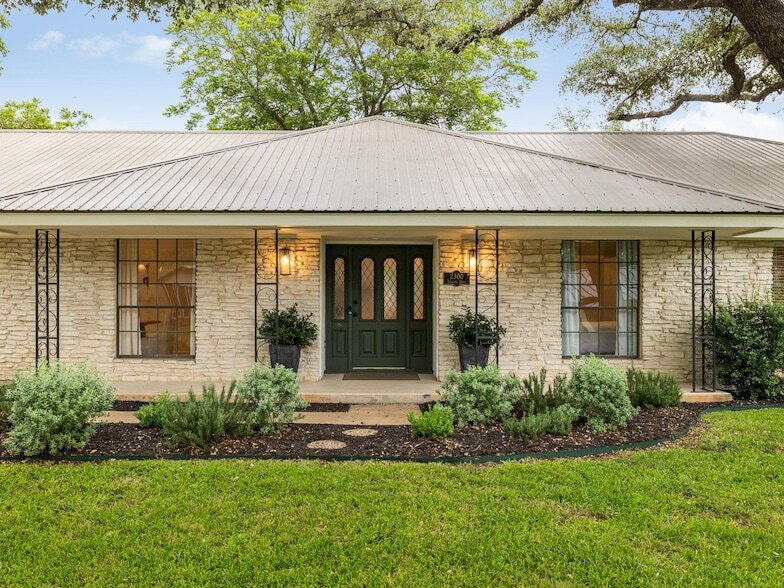 Primary Photo - 2300 Toulouse Dr