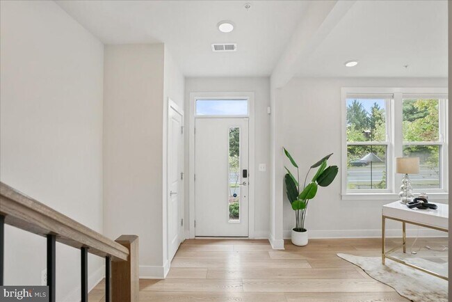 Building Photo - 12768 Sunrise Valley Dr