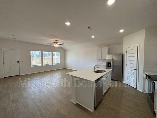 Building Photo - 6432 Newark Dr