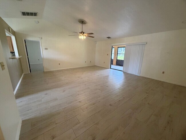 Building Photo - 608 Antelope Ln