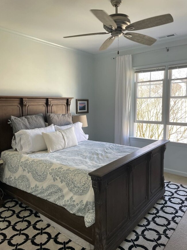 Foto del edificio - Stunning townhome in the highly sought-aft...